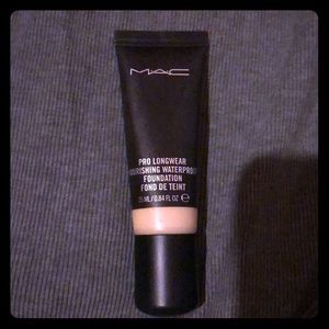 Mac Pro long wear waterproof foundation